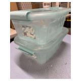 TWO 5.5 QUART BELLA STORAGE CONTAINERS WITH LIDS.