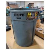BRUTE TRASH CAN