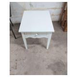 BROYHILL 1 DRAWER END TABLE 22X27X23