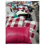 SHEETS - PILLOWS - CURTAINS - SPREADS AND ETC - SEVERAL ITEMS INCLUDED