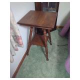 Oak Parlor Table with Spindle Legs and Lower Shelf