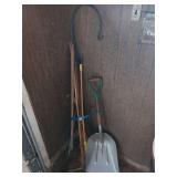 Yard and Garden Hand Tools with Shepherd Hook