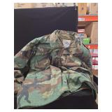 US Military Woodland Camouflage Cold Weather Coat with Liner X-Large