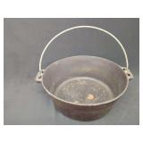 Cast Iron Camp Oven with Wire Bail Handle