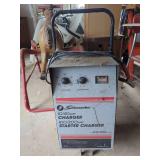 Schumacher Model SE-4020 10/40 Amp 100/200 Amp Starter Charger