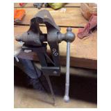 Cast Iron Post Vise with Mounting Bracket and Screw Handle