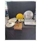 White Horse Blended Scotch Whisky Wooden Box With Household Metal And Wood Utensils