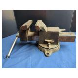 Heavy-Duty Swivel Base Bench Vise with Integrated Anvil