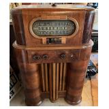 RCA Victor Floor Model Vacuum Tube Radio Cabinet