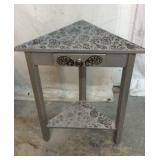 Small Painted Order Table Y8C