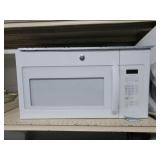GE Over The Range Microwave w Bracket X1C