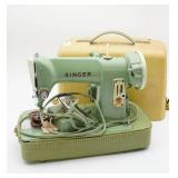 Singer Vintage Sewing Machine in Case
