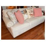 Craftmaster Traditional Cream/Off White Sofa