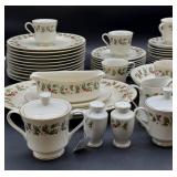 The Trimmings Holly Christmas Dinnerware Lot