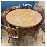 Round Oak Kitchen Table w/Chairs