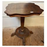 Victorian Tiger Oak Pedestal Parlor Table