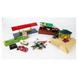 Lot of 4 American Flyer Buildings & Accessories
