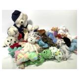 32 Beainie Babies Boyds Bear Plush & Valentine Dog