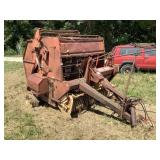 New Holland 845 Round Bailer