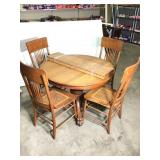 Vtg Oak Round Table w/ 4 Chairs & Leaves