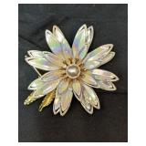 Beautiful Vintage Flower Brooch