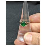 .925 Silver Ring With Green Stone   Size 6   1.9g