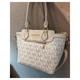 Like New Michael Kors Vanilla Signature Monogram