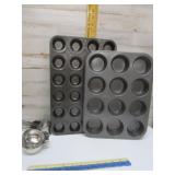 MEASURING CUPS & WILTON MUFFIN PAN