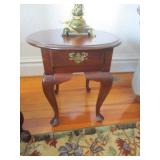 QUEEN ANN LEG END TABLE 26 X 22 X 23