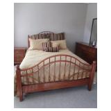 QUEEN-SIZE OAK BED  - COMFORTER  SET (LOT 89)  &