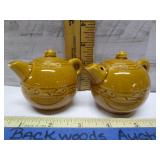 VINTAGE TEAPOT SALT & PEPPER