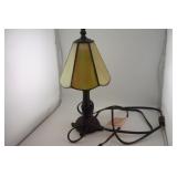 SMALL CUTE TABLE LAMP - UNTESTED
