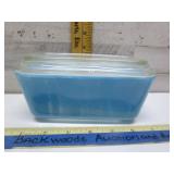 PYREX BLUE REFRIGERATOR DISH - LID HAS A CHIGGER