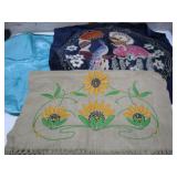 PILLOW CAES & TABLE RUNNER