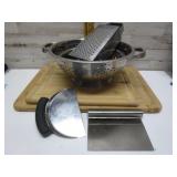 CUTTING BOARDS & STRAINERS