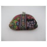 NICE BARELY USED VERA BRADLEY KISS LOCK CHANGE