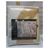 QUILTED THROW LION & LAMB