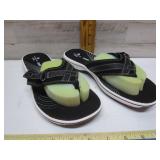 NEW CLARKS SIZE 7 FLIP FLOPS