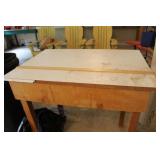 NICE WORK TABLE - TOP OPENS 36 X 25 X 36.5