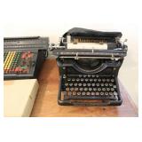 VINTAGE UNDERWOOD TYPEWRITER