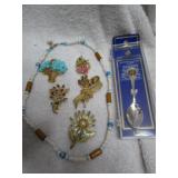VINTAGE BROOCHES