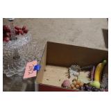 GLASS SERVING STAND & FRUIT