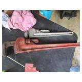 2 PIPE WRENCHES