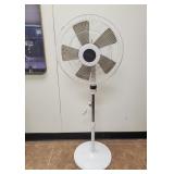 Good Holmes oscillating stand Fan