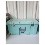 Like new Lockable storage Trunk w/ wheels
