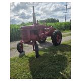 Farmall McComick A wide front