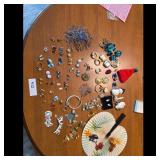 Assorted Vintage Costume Jewelry Lot - Brooches, E