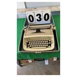 Royal ï¿½Safariï¿½ typewriter