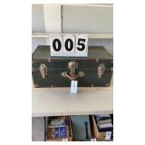 30ï¿½x12ï¿½ metal trunk