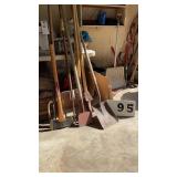 6 hand farm and yard tools (pitch fork, hole